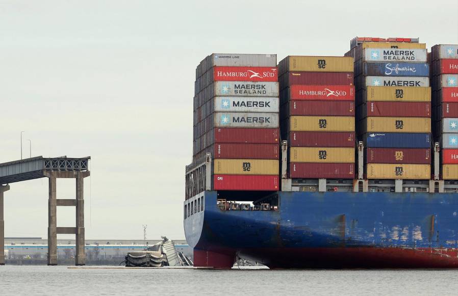 La multinacional danesa Maersk confirmó hoy que tenía alquilado temporalmente el buque portacontenedores ‘Dali’ y que transportaba carga de la compañía, cuando chocó contra un puente en la ciudad de Baltimore.