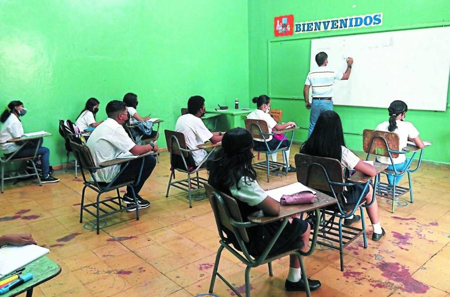 Incremento de L2,500 a L4,500 pide el magisterio