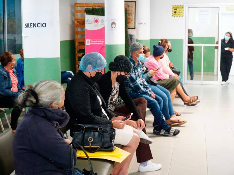 Servicio. Decenas reciben a diario consultas y tratamiento en la Lcc de SPS. Foto: amilcar izaguirre