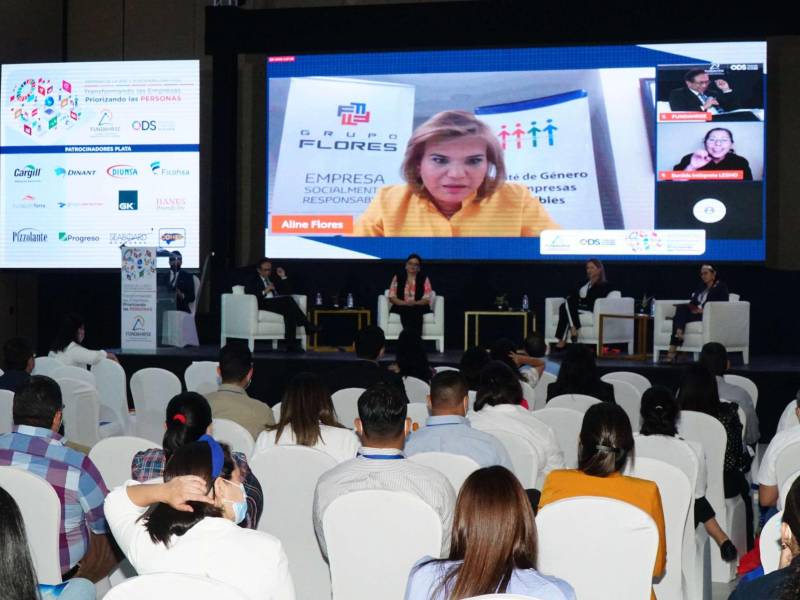 Panel de mujeres protagonistas de la transformación empresarial. Fotos: Amílcar Izaguirre.