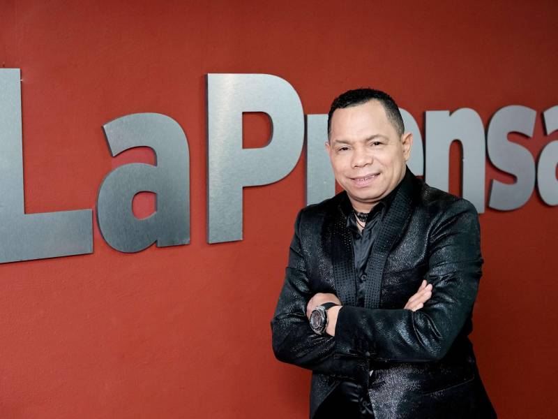 El dominicano Joe Veras visitó las instalaciones de Diario LA PRENSA.