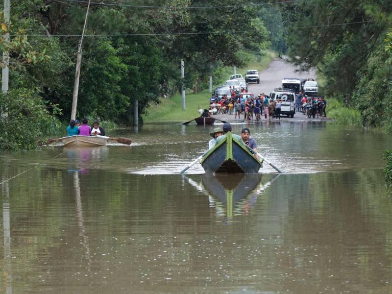 La Secretaría de Infraestructura y Transporte (SIT) reparará los tramos de carretera de la red nacional que resultaron destruidos con las lluvias de Julia, entre ellos, varios kilómetros de la vía que conecta La Entrada, Copán, con Santa Rosa, y trayectos de la carretera de Copán Ruinas.