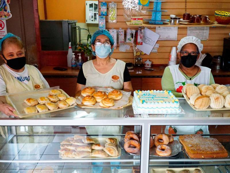Las reposteras son populares por sus minipasteles de L150. Foto: Amílcar Izaguirre