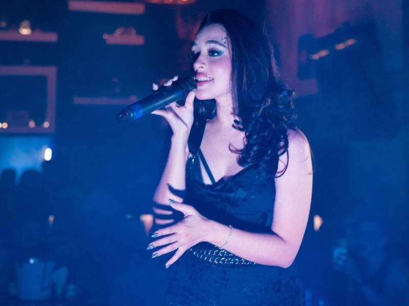 FVNY, cantautora independiente centroamericana, originaria de Tegucigalpa, Honduras.