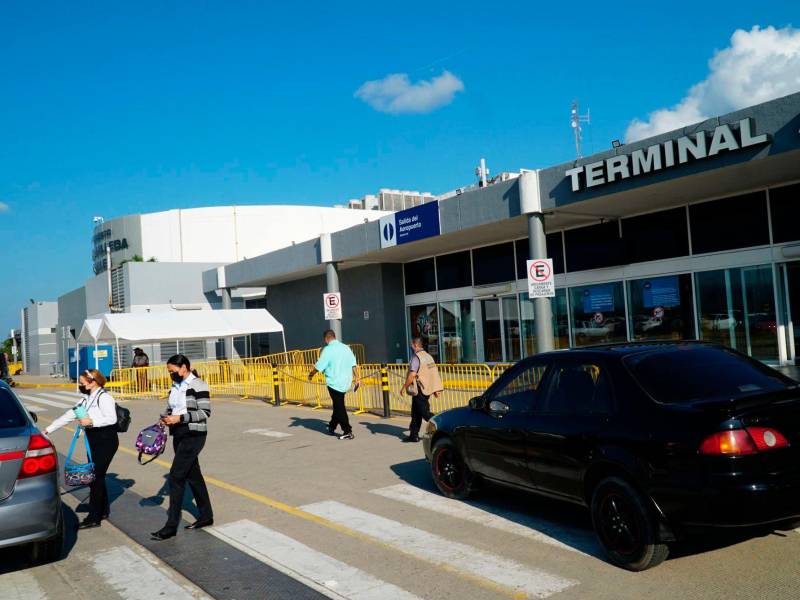 Terminal. El aumento de la frecuencia de vuelos incrementará la cantidad de viajeros en el aeropuerto Villeda Morales de San Pedro Sula. FOtos: Amílcar IZaguirre.