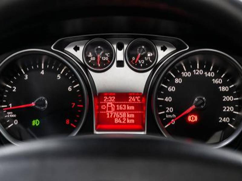 Los carros con menos kilómetros tienden a tener menos problemas mecánicos, menor desgaste en piezas críticas como los frenos o el motor, y en general, una vida útil más larga.