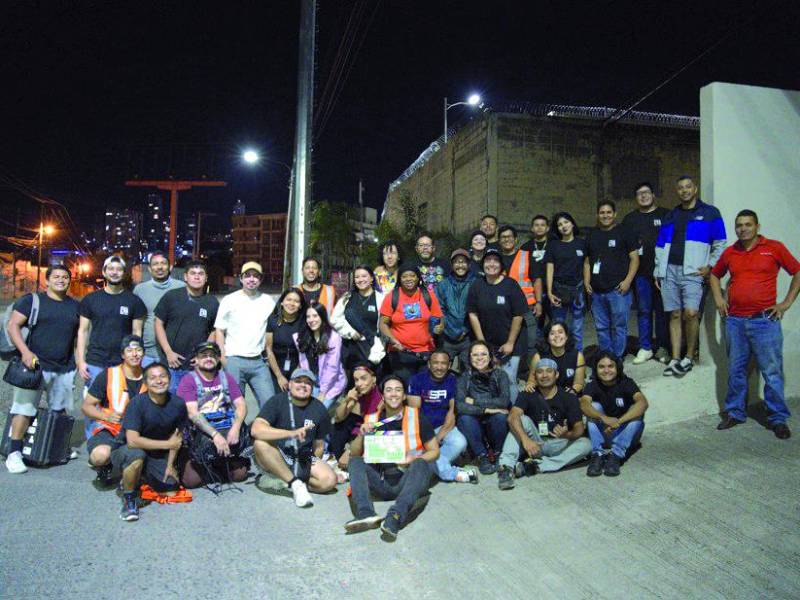 “Eva” contó con una producción cuyo equipo fue 70% hondureño y 30% colombiano. El rodaje se llevó a cabo en 2024, y se extendió durante 24 días. Alrededor de 400 personas se vieron involucradas directamente y unas 1,000 indirectamente.