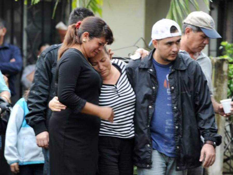 En la madrugada de este jueves los cuerpos fueron trasladados a Santa Bárbara, donde los velaron por unas horas antes del sepelio.