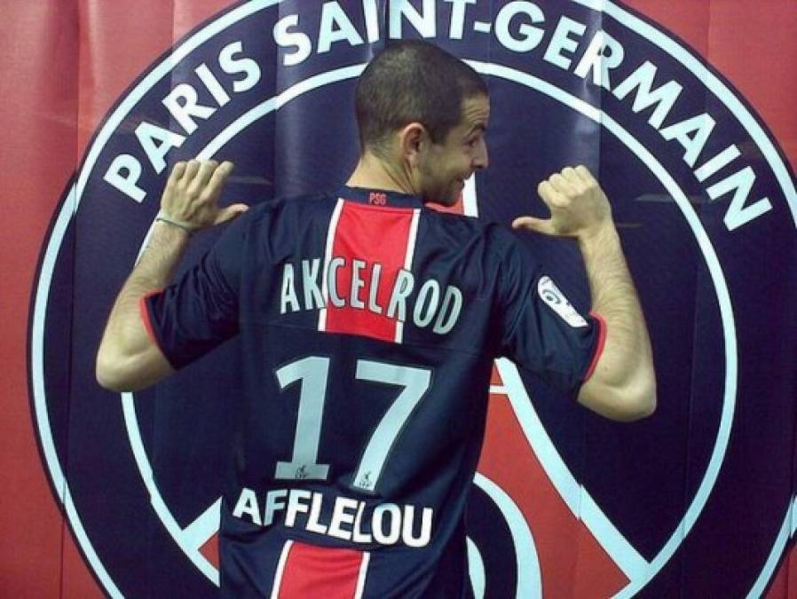 El francés logró meterse en la plantilla amateur del Paris Saint-Germain en la quinta división. A partir de ahí, Akcelrod decidió crearse un mejor futuro basado en las mentiras.