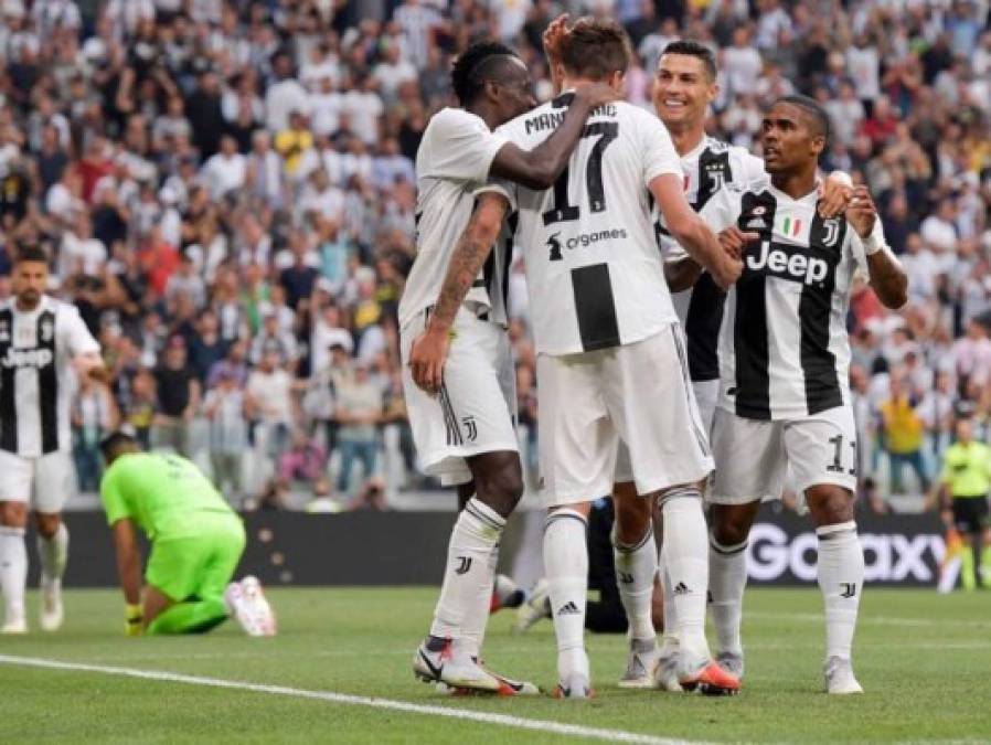 Cristiano Ronaldo debutó el pasado sábado con su afición de la Juve y no pudo anotar, aunque su club ganó 2-0 a Lazio. Tras dos jornadas, el crack portugués no logra anotar todavía.