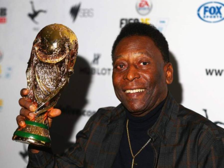 Pelé<br/><br/>En 2013 fue operado del riñón izquierdo para retirar cálculos (piedras en los riñones) y en 2014 volvió a tener complicaciones a nivel renal después de una infección urinaria.<br/><br/>El legendario jugador de fútbol, ​​el único que conquistó el Mundial por tres veces con los colores de Brasil, recuperó sus funciones renal tras el tratamiento y algunas sesiones de diálisis.