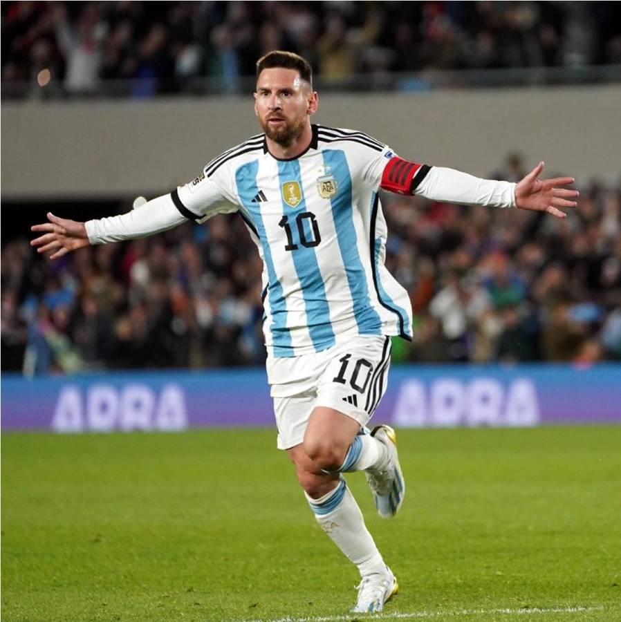 El capitán albiceleste celebrando su golazo.