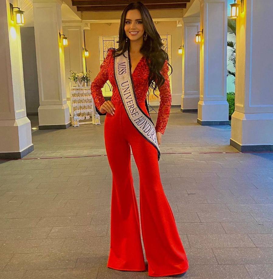 Todo apunta a que Zuheilyn Clemente regresa para esta edición al Miss Universo como presentadora de televisión a una casa periodística hondureña.