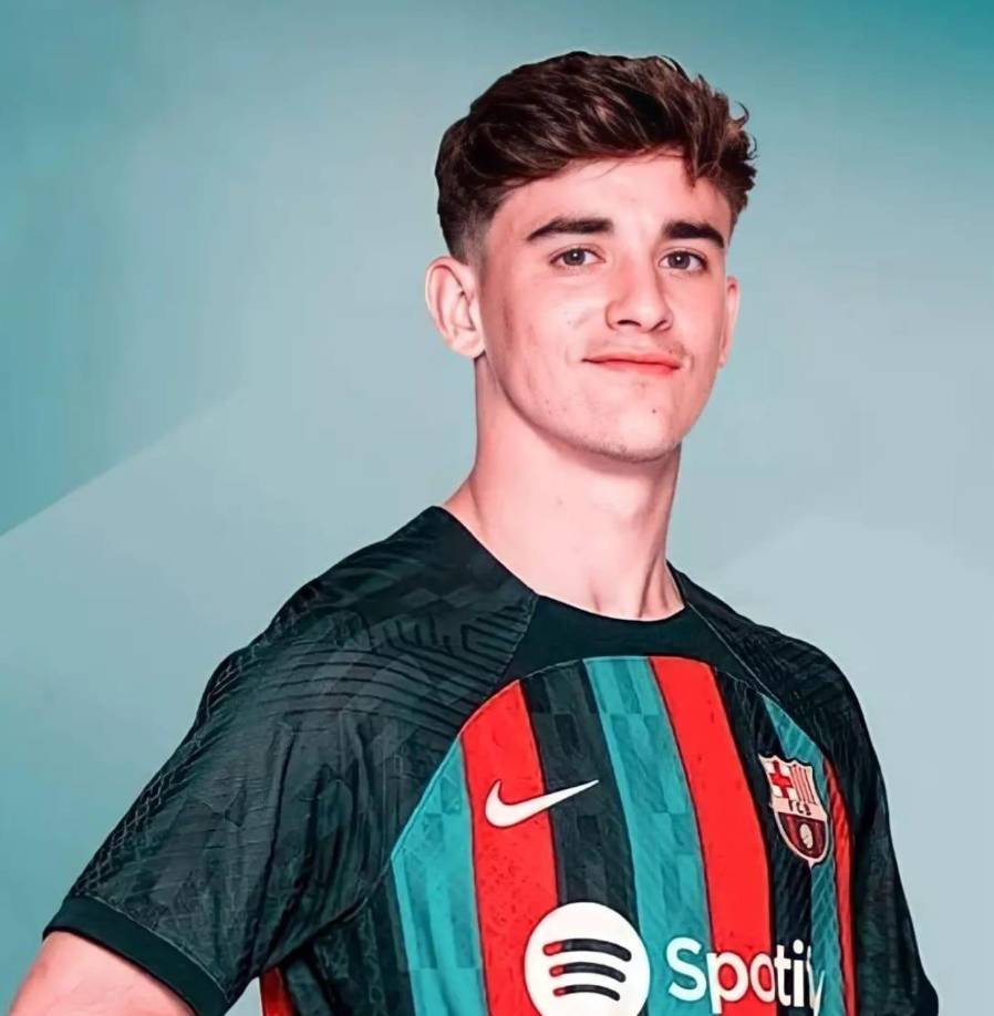 Gavi - El joven centrocampista se queda con el dorsal 30 en el Barcelona. En enero, cuando firme su renovación pasará a llevar el ‘6’.