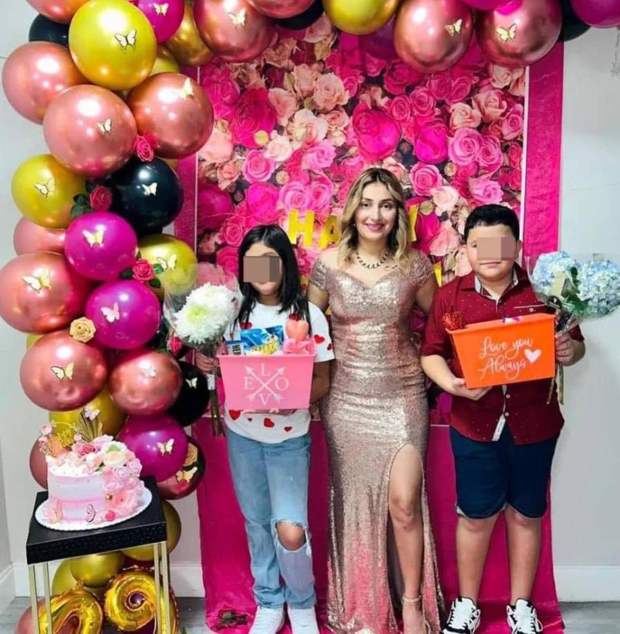 “Amenazó con matarlos a todos a tiros, fue a buscar un arma en su vehículo, pero terminó arrollándola”, relató un familiar de la víctima a la policía.