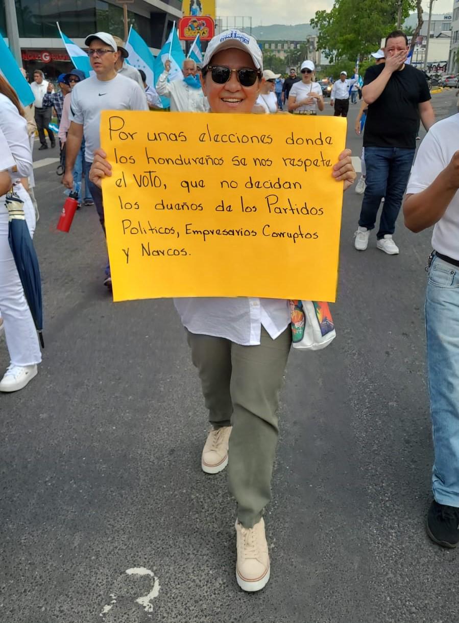 Doña Sandra, una paciente oncológica que no quería perderse la caminata en San Pedro Sula