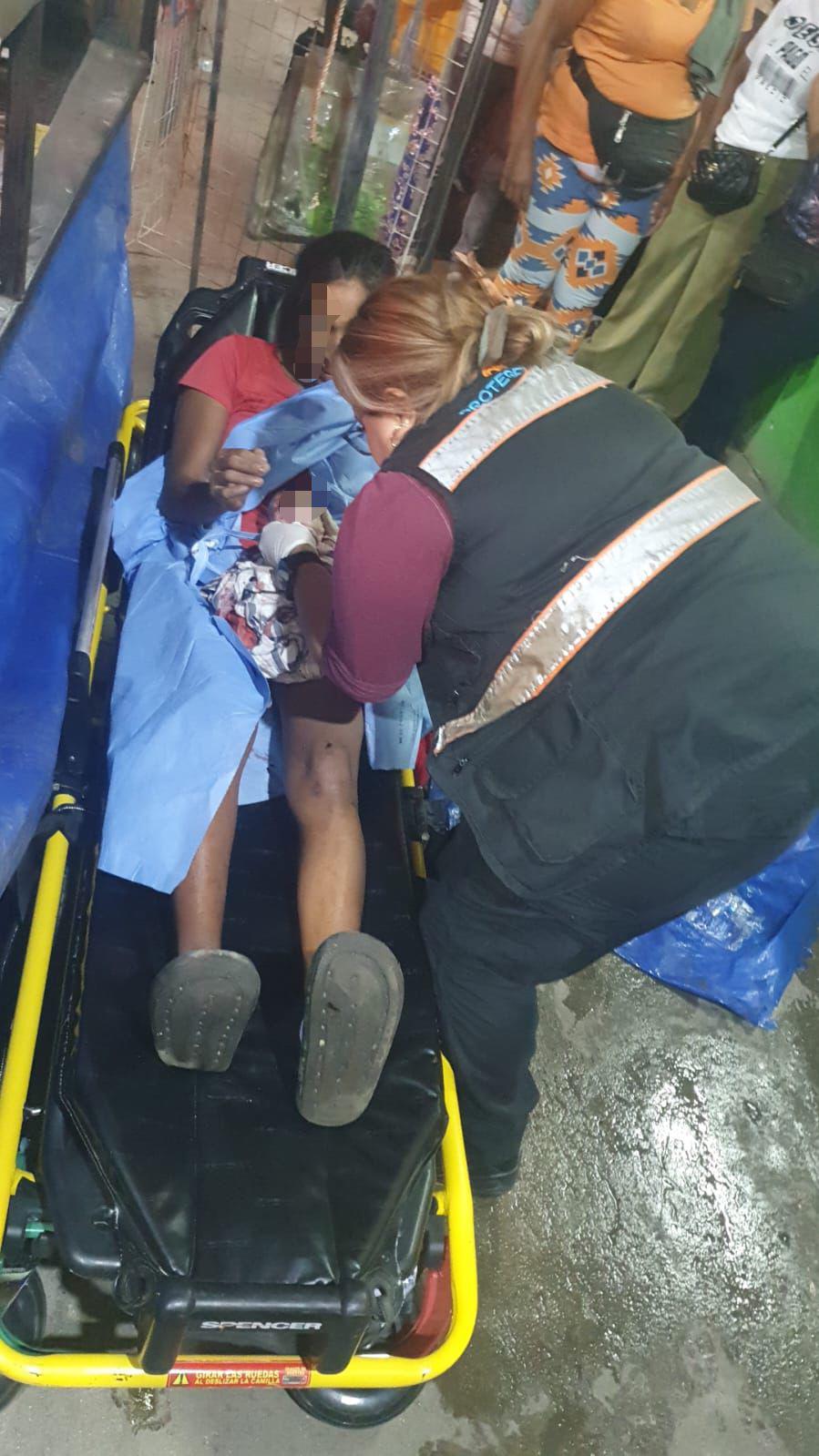 Hondureña da a luz en pleno centro de San Pedro Sula (fotos)