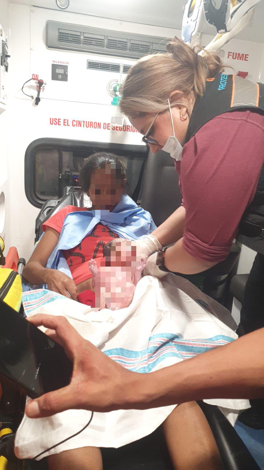 Hondureña da a luz en pleno centro de San Pedro Sula (fotos)