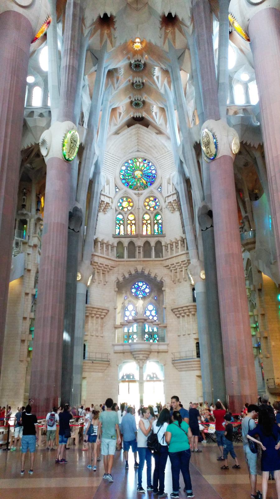 La Sagrada Familia, la interminable obra de Gaudí que bendecirá el Papa