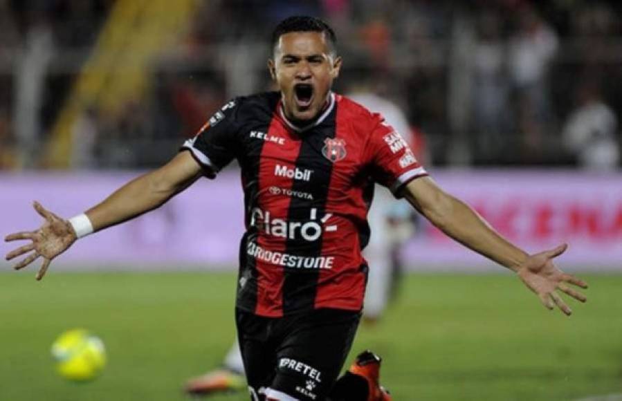 Roger Rojas: En la Liga Deportiva Alajuelense han informado que existen dos ofertas por el delantero hondureño, el catracho tiene seis meses más de contrato. 'Llegó una oferta el viernes y luego otra la tarde del lunes. Estamos valorando', dijo Agustín Lleida, gerente del club manudo.