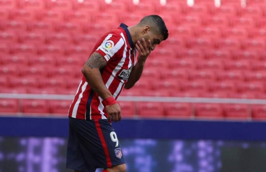 El Atlético de Madrid empezó sufriento en el Wanda Metropolitano. Luis Suárez no podía marcar y así se lamentaba.