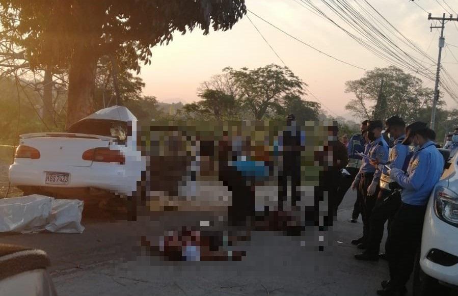 Escena del accidente vial ocurrido esta mañana de lunes en San Pedro Sula.