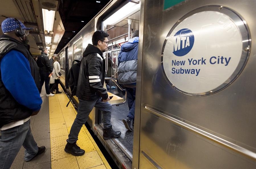 Un hombre muere en un tiroteo “no provocado” en el Metro de Nueva York