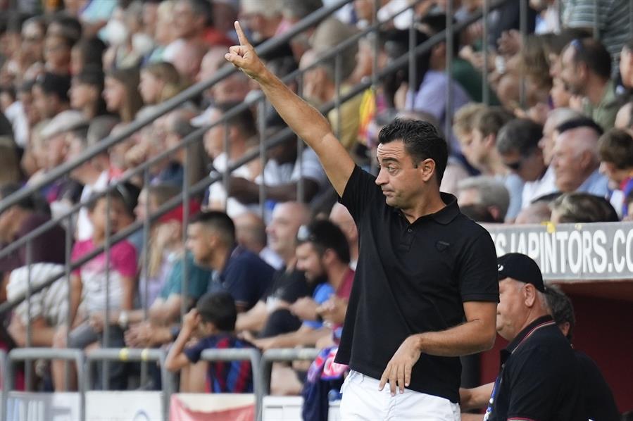 ¡Listo para el clásico! Xavi Hernández ya se encuentra rumbo a Estados Unidos