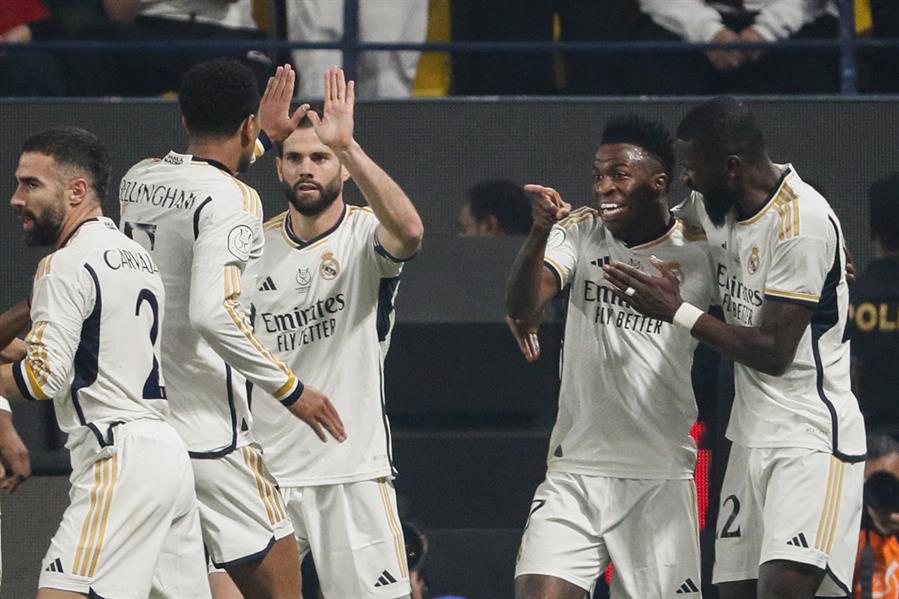 Vinicius se destapa con hat-trick y destroza al Barcelona en la final