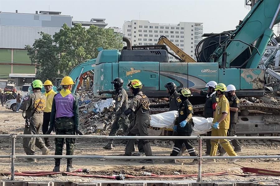 Rescatistas  buscan sobrevivientes en Birmania tras terremoto que deja más de mil muertos