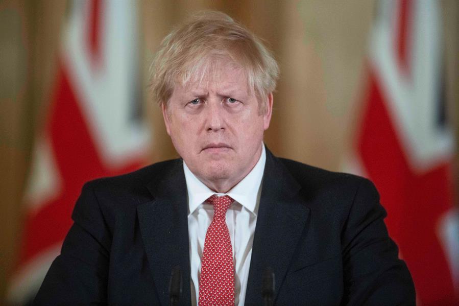 Johnson confirma la primera muerte por la variante ómicron en Reino Unido