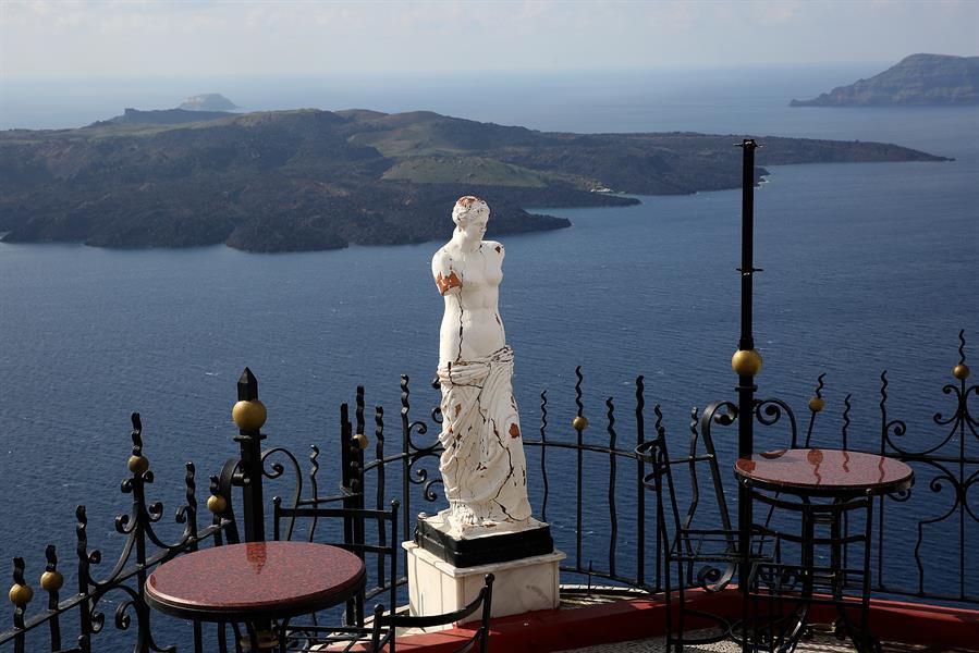 Miles de personas huyen de Santorini ante el temor de un gran terremoto