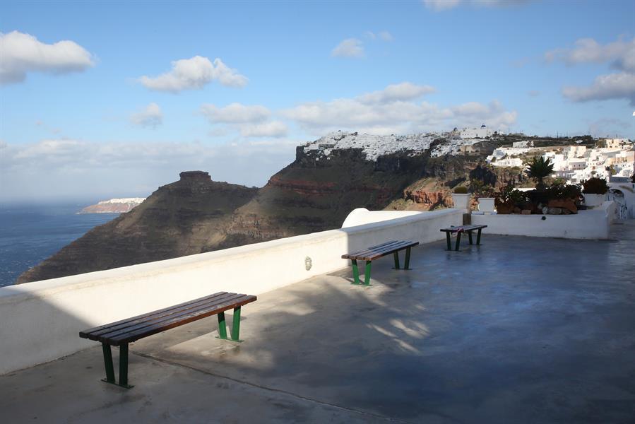 Miles de personas huyen de Santorini ante el temor de un gran terremoto