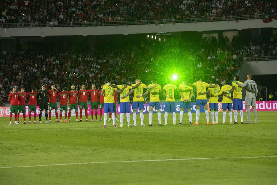 Previo al inicio del juego se llevó a cabo un minuto de silencio en conmemoración a la leyenda del fútbol brasileño, Pelé.