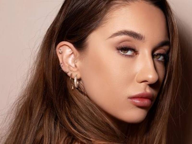 Los piercings en las orejas, ombligo, nariz o labios son una de las tendencias que no desaperece, evoluciona.