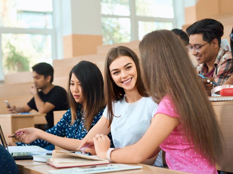 Se dará especial prioridad a los candidatos con<b> pocos recursos económicos.</b>