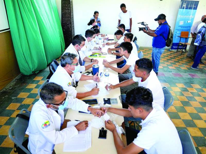 <b>Las autoridades municipales lanzaron el programa en el instituto municipal Honduras-Corea.</b>
