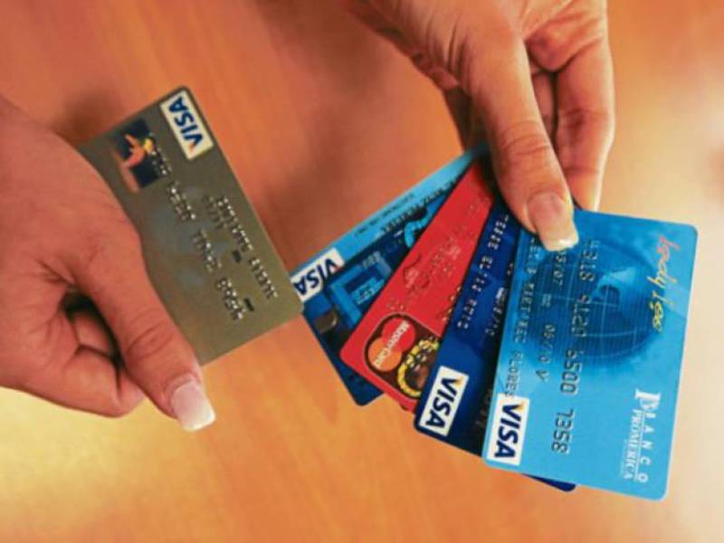 La tasa mínima promedio simple aumentó de 25.10% a 27.16% anual para tarjetas en moneda nacional –lempira-, con un aumento de 2.06%.