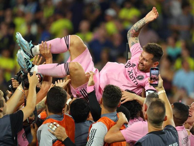 El Inter Miami de Lionel Messi logró este sábado su primer título frente al Nashville SC en la final de la Leagues Cup, un partido concluido 10-9 en una tanda de penales que pareció eterna.