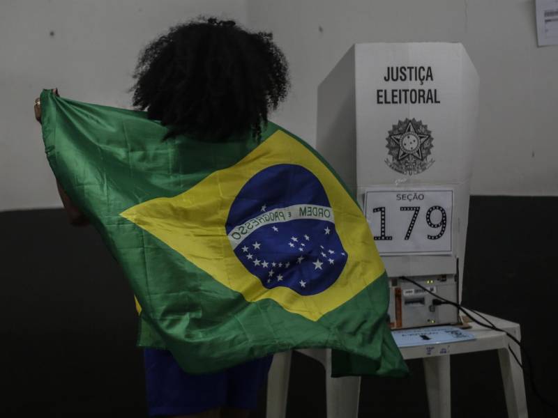 Hasta comienzos de la tarde, la situación era de calma en todo el país y a primera vista no se registraron peleas entre seguidores de ambos candidatos o acciones proselitistas que son prohibidas en esta fecha.