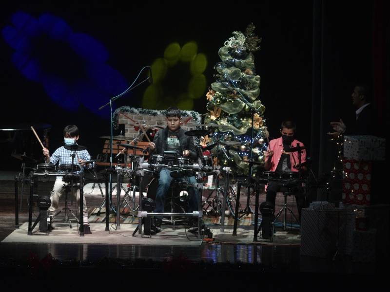 Los alumnos de la reconocida academia artística demostraron sus habilidades en el canto y la ejecución de diversos instrumentos.