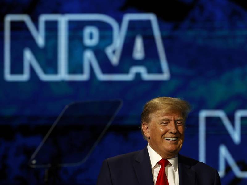 El expresidente de EE.UU. Donald Trump sonríe durante la convención anual de la Asociación Nacional del Rifle (NRA, en inglés), en Houston, Texas (EE.UU.), este 27 de mayo de 2022. EFE/EPA/Aaron M. Sprecher