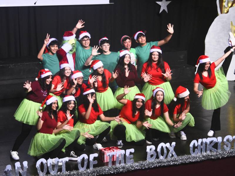 Los niños disfrutaron una noche inolvidable al ritmo de icónicas canciones navideñas.