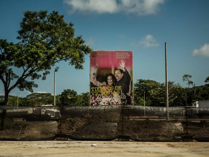 Rosario Murillo y Daniel Ortega en un panorámico en 2018, tras ganar las elecciones. (Meridith Kohut para The New York Times)