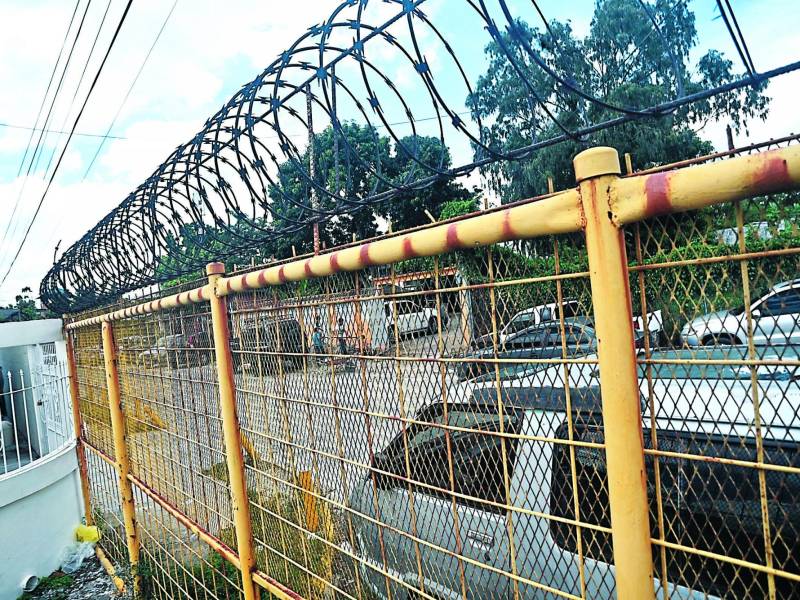 Vecinos de varias colonias de la ciudad han optado por cercarlas ante la inseguridad.