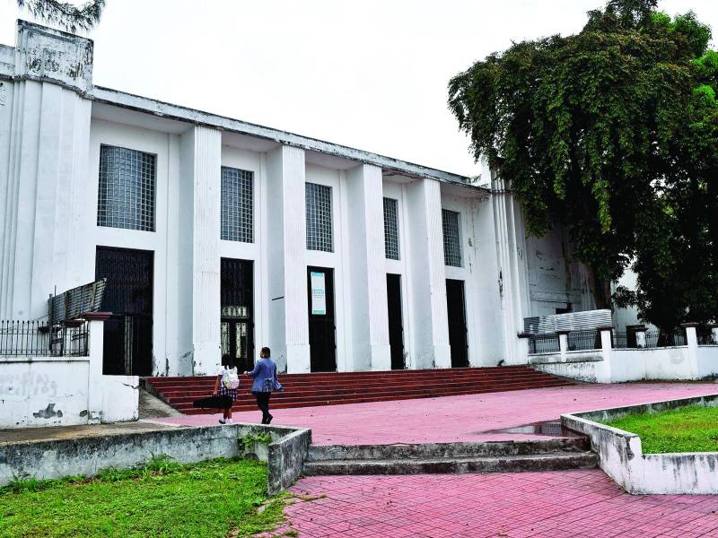 <b>Así luce el edificio del antiguo Reyes en el barrio Los Andes donde se realizará el proyecto, los rotarios ya invirtieron 9 millones de lempiras. Fotos Héctor Edú</b>
