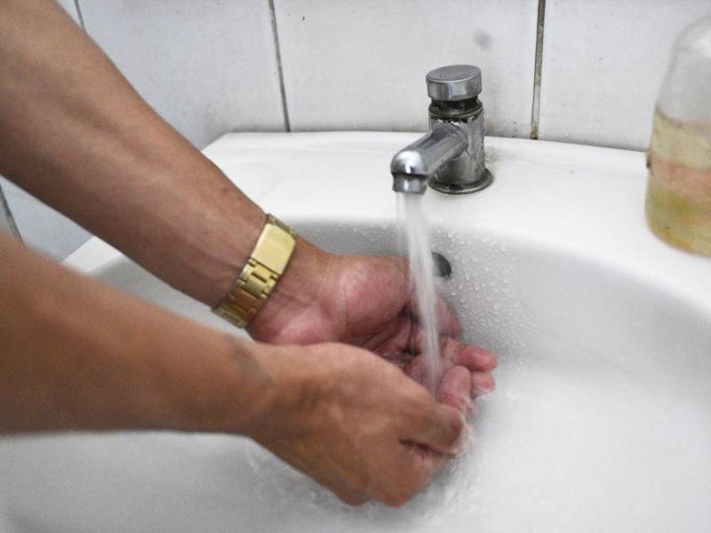 Por el verano, los sampedranos consumen mucho más agua que en otras temporadas.