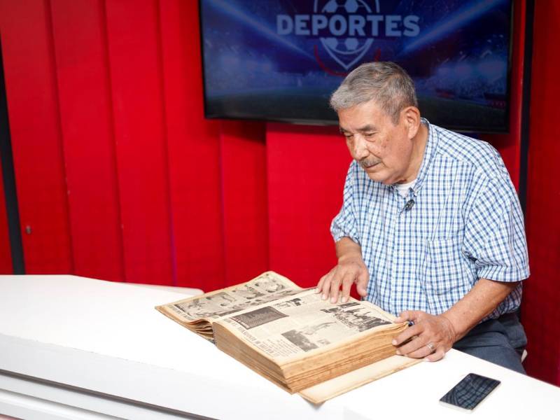Don Adolfo Hung Pacheco recordó con nostalgia cuando se puso a leer el anuario de Diario La Prensa en 1976, cuando inició la primera Maratón.
