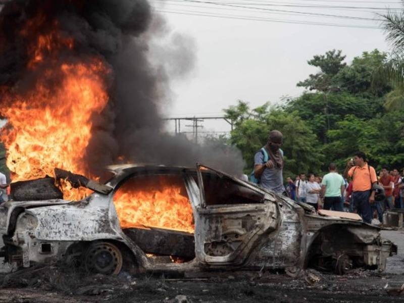 Seguidores de la Alianza de Oposición protagonizaron violentas manifestaciones en varias zonas del pais en medio de un reñido conteo de votos para definir al nuevo presidente del país.