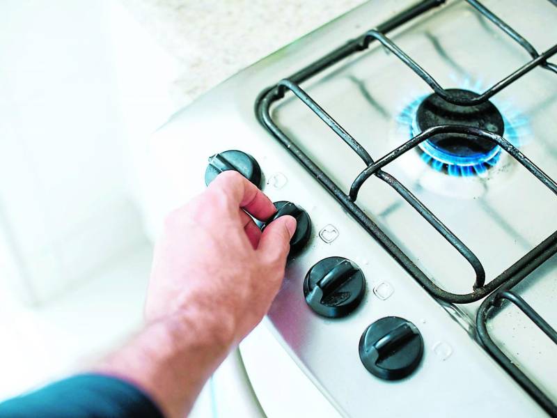 Aprovechar el calor residual. Se puede apagar minutos antes porque el alimento se seguirá cocinando.